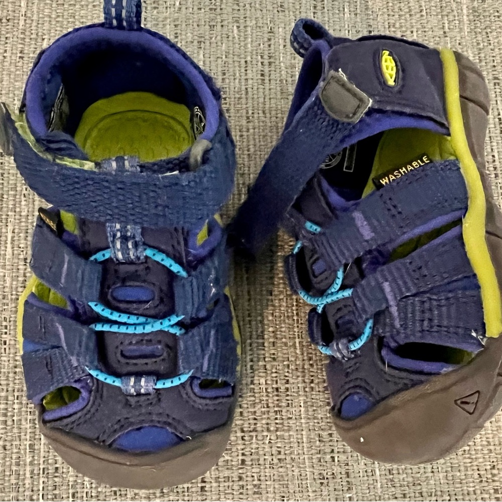 Toddler Keen Sandals Size 4